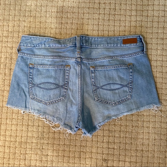 Abercrombie Destructed Cut Off Shorts - Picture 2 of 2